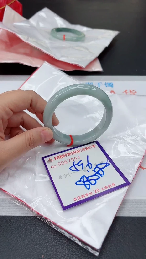 翡翠手镯未镶嵌1