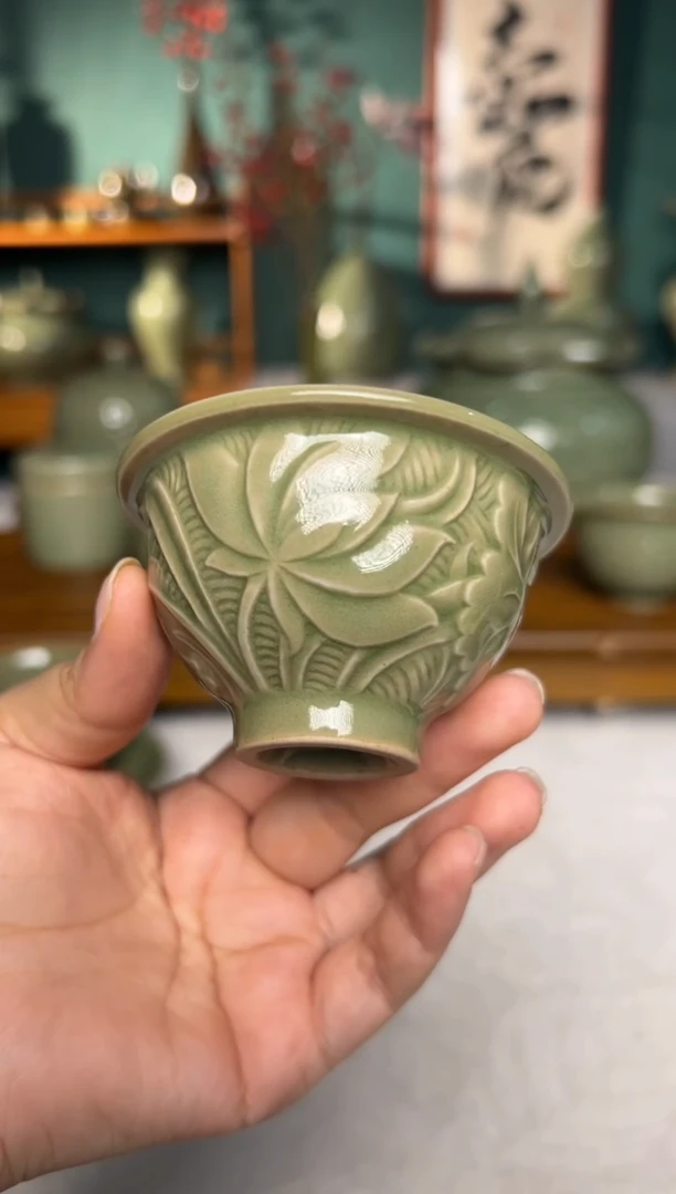 其他耀州窑青釉折沿莲纹主人杯+一只没底款的