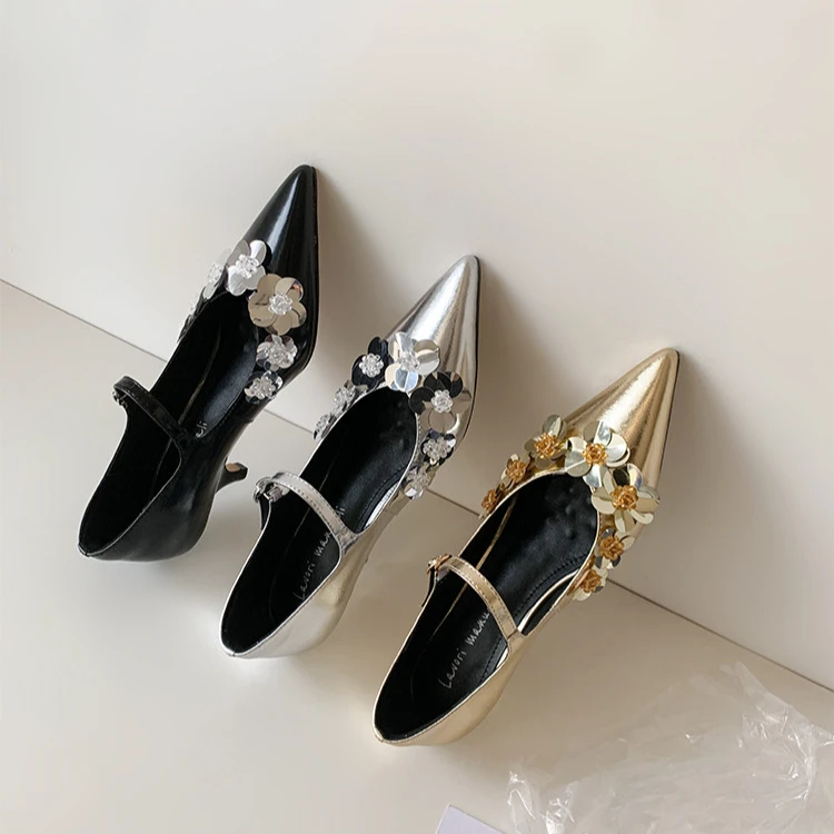 【林可乐】尖头花朵亮皮高跟单鞋5cm细跟法式千金风气质一字带女鞋