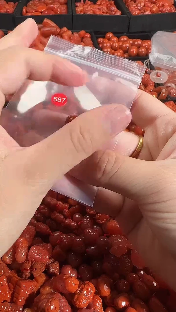 颈饰未镶嵌南红玛瑙1