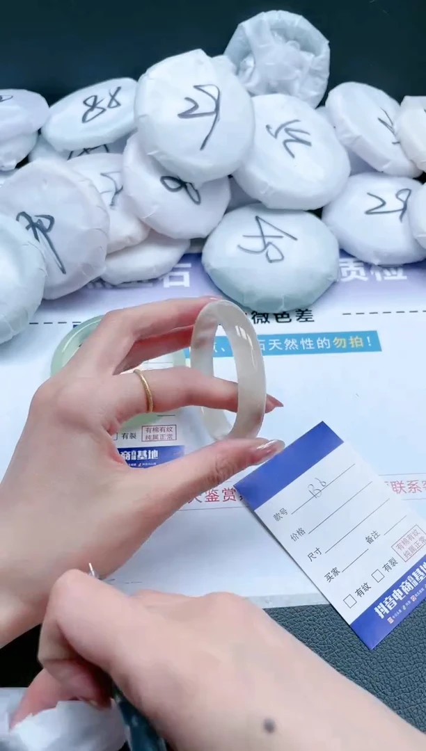 【闪购商品】石英质玉手镯未镶嵌19J136-53