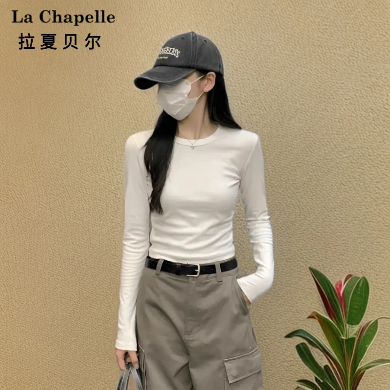拉夏贝尔2025秋冬季新款白色正肩长袖T恤女职场气质通勤穿搭显瘦