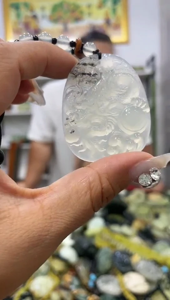 岫玉未镶嵌吊坠