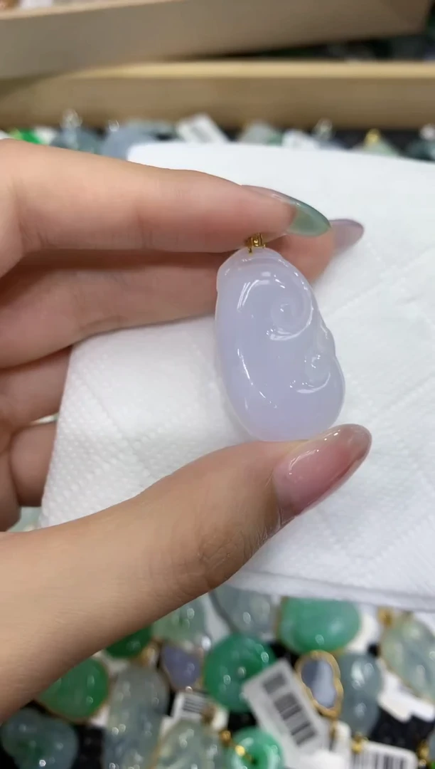 翡翠18K金镶嵌颈饰111111111111