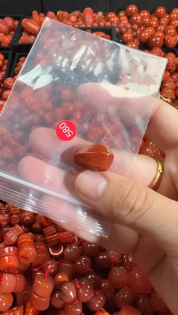 颈饰未镶嵌南红玛瑙1