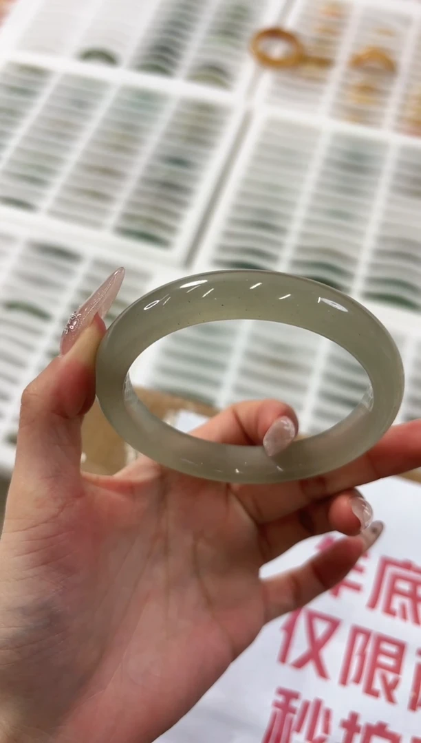 未镶嵌手镯石英质玉251-62D