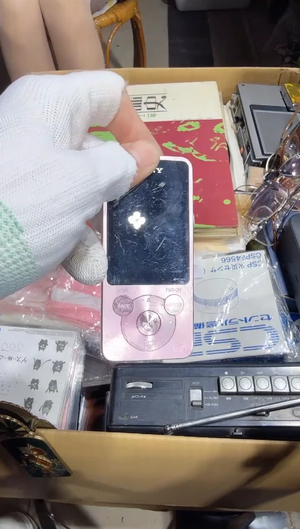 8新大***鸭   825中古商品，瑕疵品，不保好坏。