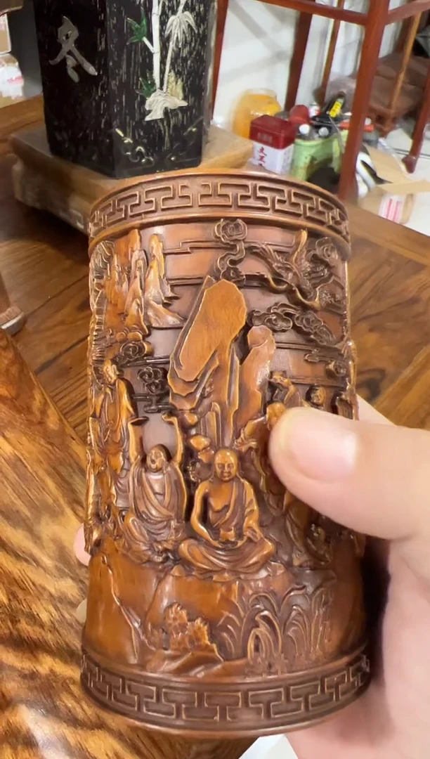 十八罗汉黄杨笔筒