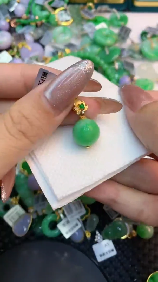 颈饰未镶嵌翡翠1