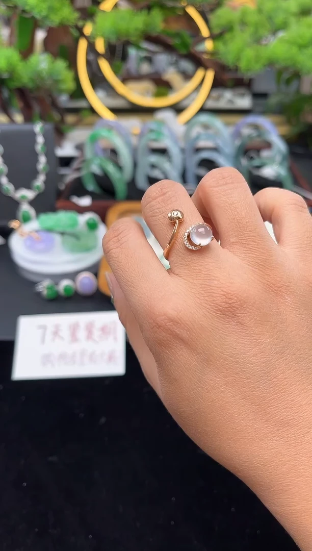 18K金镶嵌戒指翡翠戒指