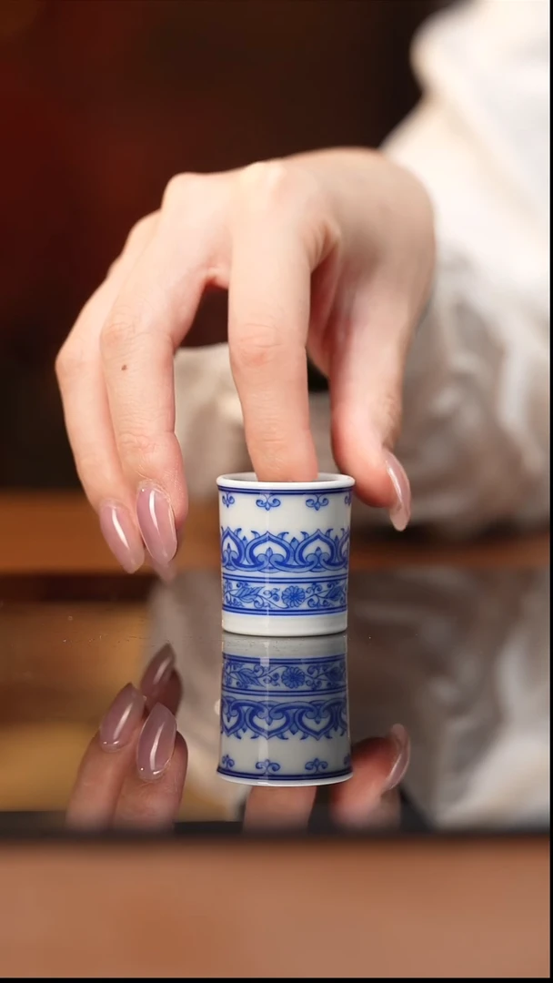 杯看山柴窑青花宝相