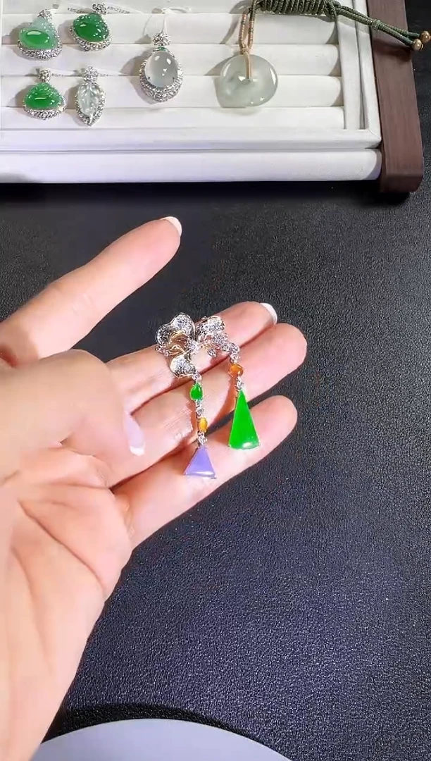 翡翠18K金镶嵌胸饰KHY1228-023