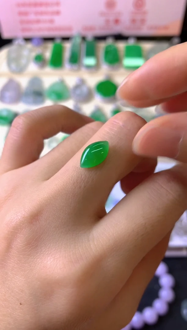 未镶嵌定制翡翠用****0裸玉（客户意向镶嵌）