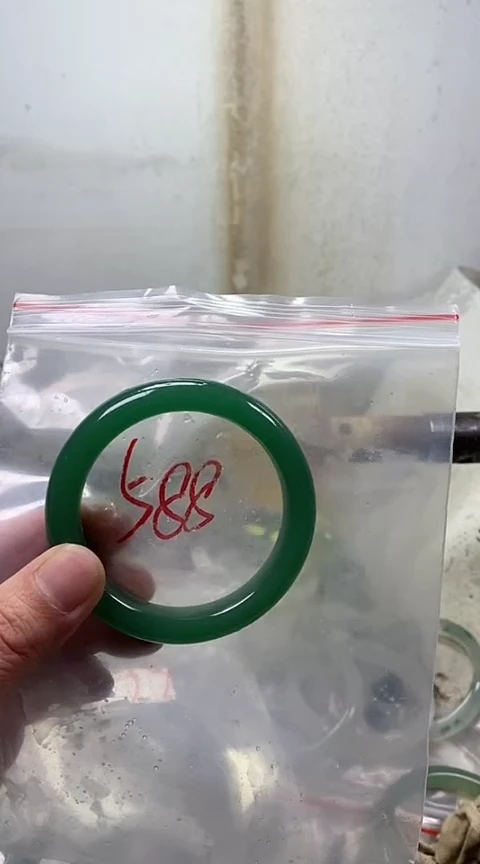 【闪购商品】石英质玉手镯未镶嵌58