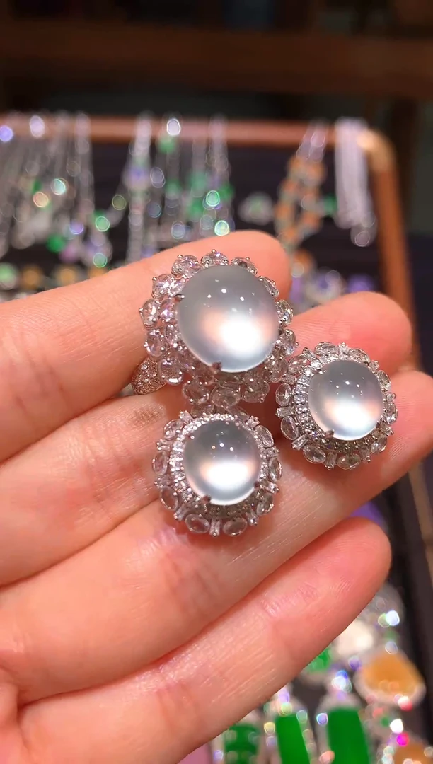 18K金镶嵌戒指翡翠玻璃种起钢蛋面耳钉戒指套装