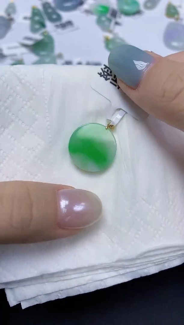 翡翠18K金镶嵌颈饰天然缅甸翡翠A货