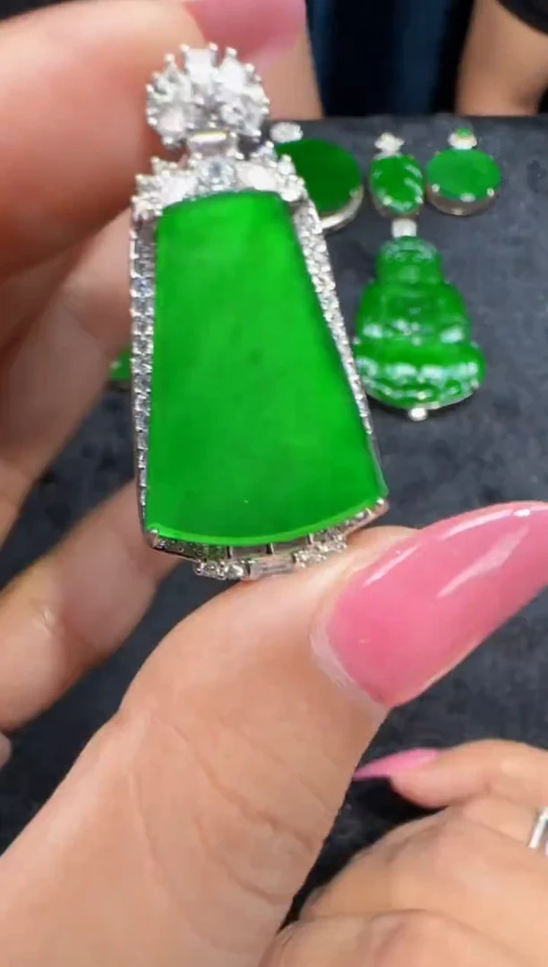 定制翡翠未镶嵌翡翠吊坠118