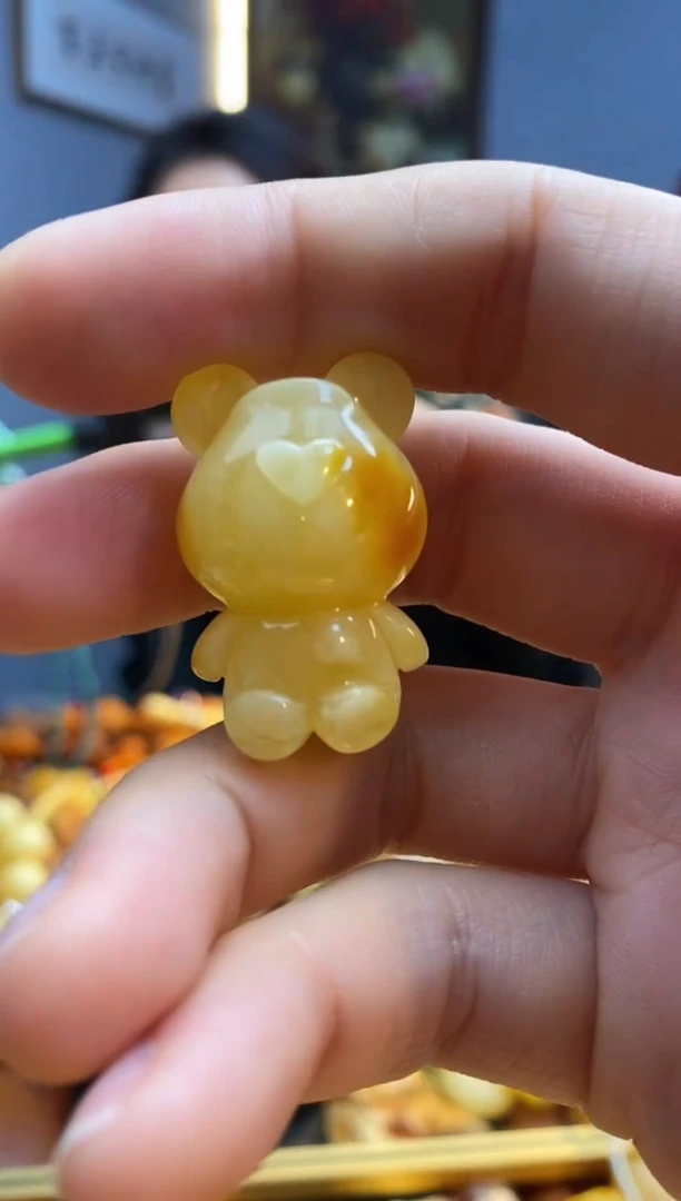 未镶嵌颈饰琥珀吊坠