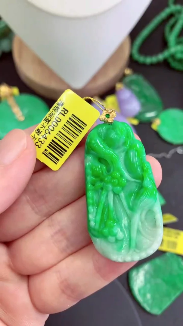 吊坠(不含链)18K金镶嵌翡翠挂件