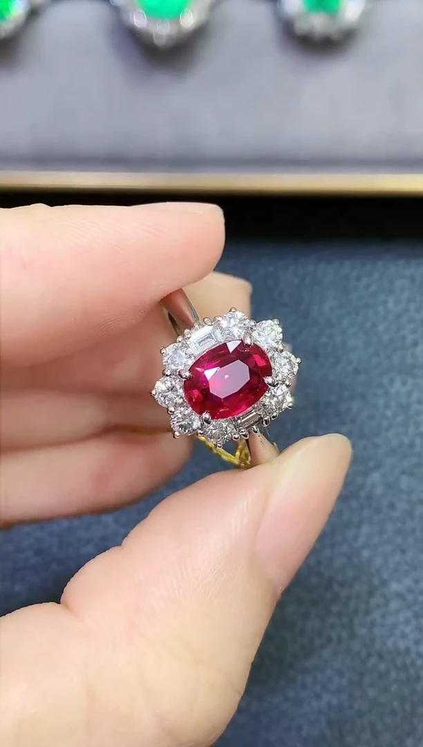 戒指18K金镶嵌红宝石无烧鸽血红1.2克拉