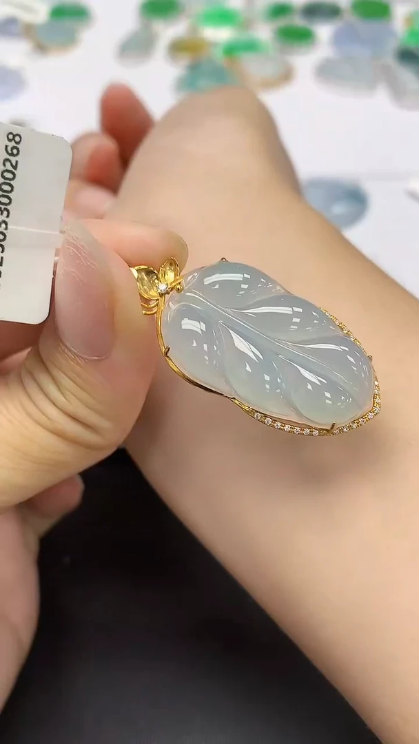 翡翠18K金镶嵌颈饰天然缅甸a货翡翠