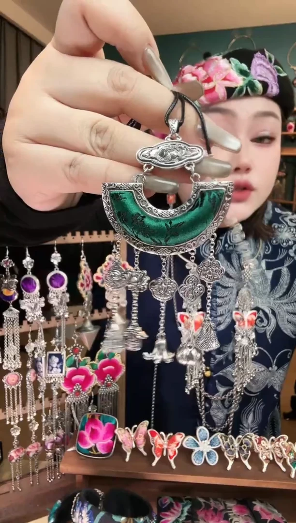 刺绣纯手工民族风刺绣吊坠