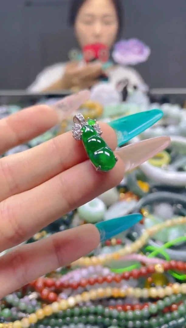 颈饰未镶嵌翡翠/J/翡翠A货，一件也是批发价