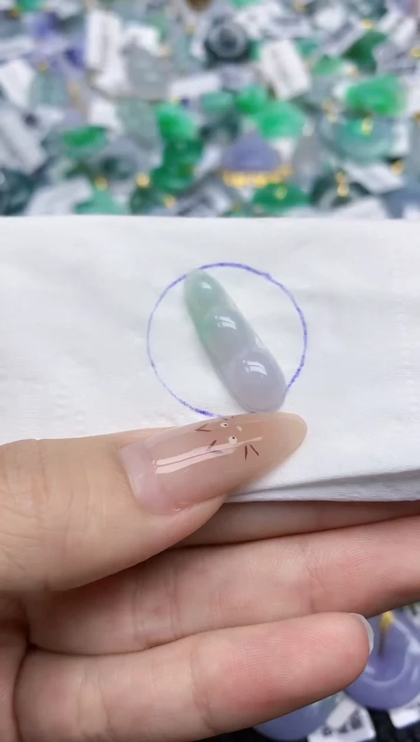 翡翠未镶嵌颈饰   天然翡翠A货