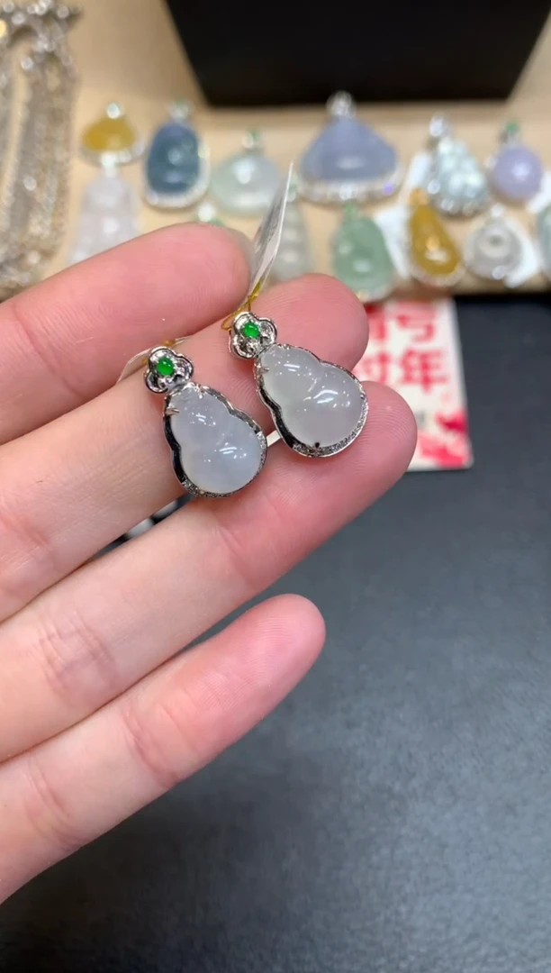 【闪购商品】翡翠颈饰18K金镶嵌葫芦【无服务费】【多样性发其一】