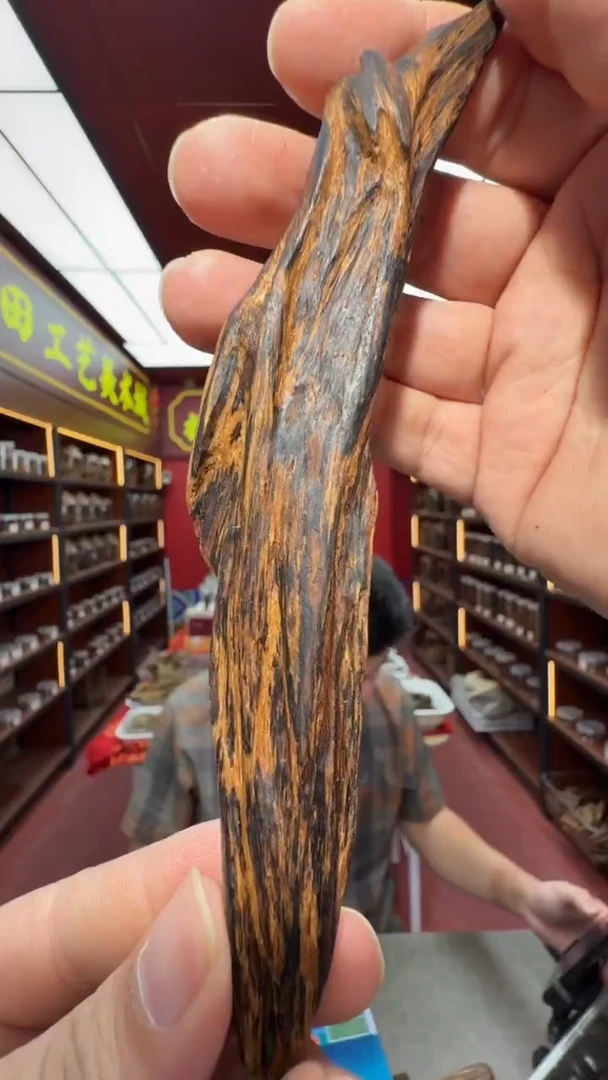 沉香吊坠多样性发一 越南