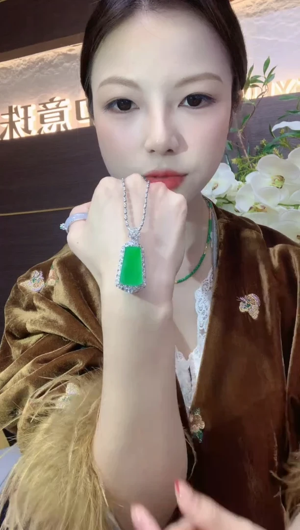 吊坠(不含链)18K金镶嵌翡翠A41