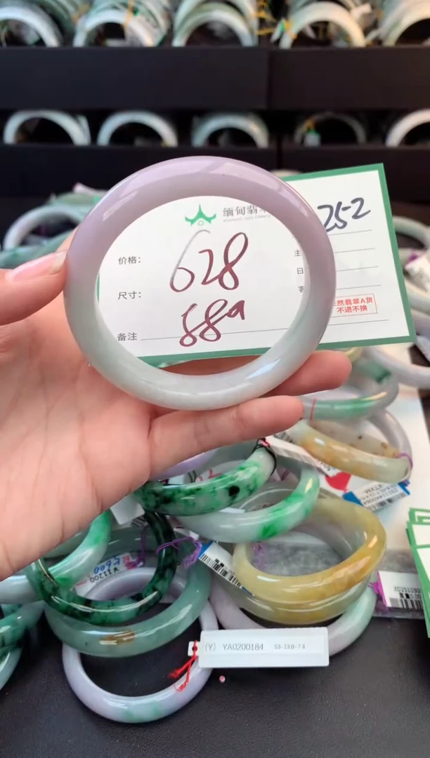 未镶嵌定制翡翠毛货需精细抛光+多人