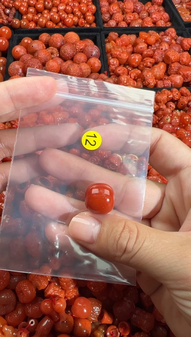 南红玛瑙未镶嵌颈饰1