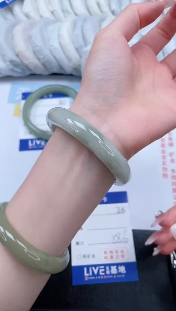 【闪购商品】石英质玉手镯未镶嵌T268-58.6