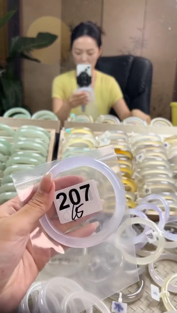 手镯玛瑙/玉髓未镶嵌207微瑕