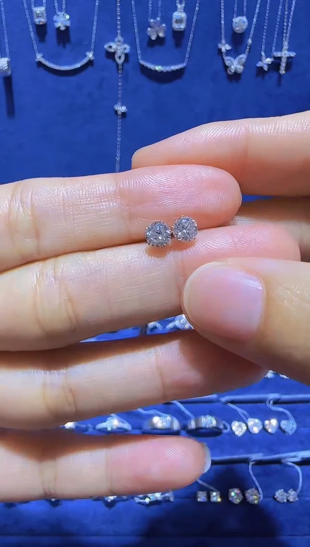 18K金镶嵌实验室培育钻石耳饰六爪70份耳钉