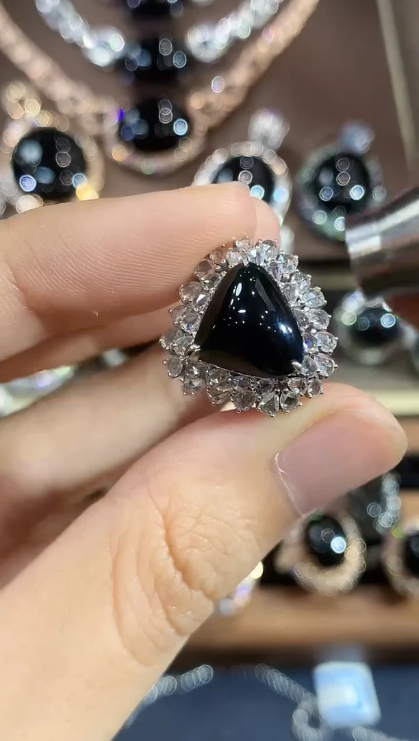 18K金镶嵌戒指翡翠C101