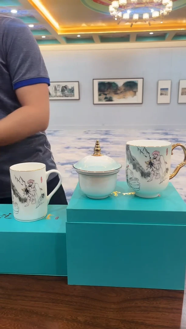 FZ茶杯一对带礼盒