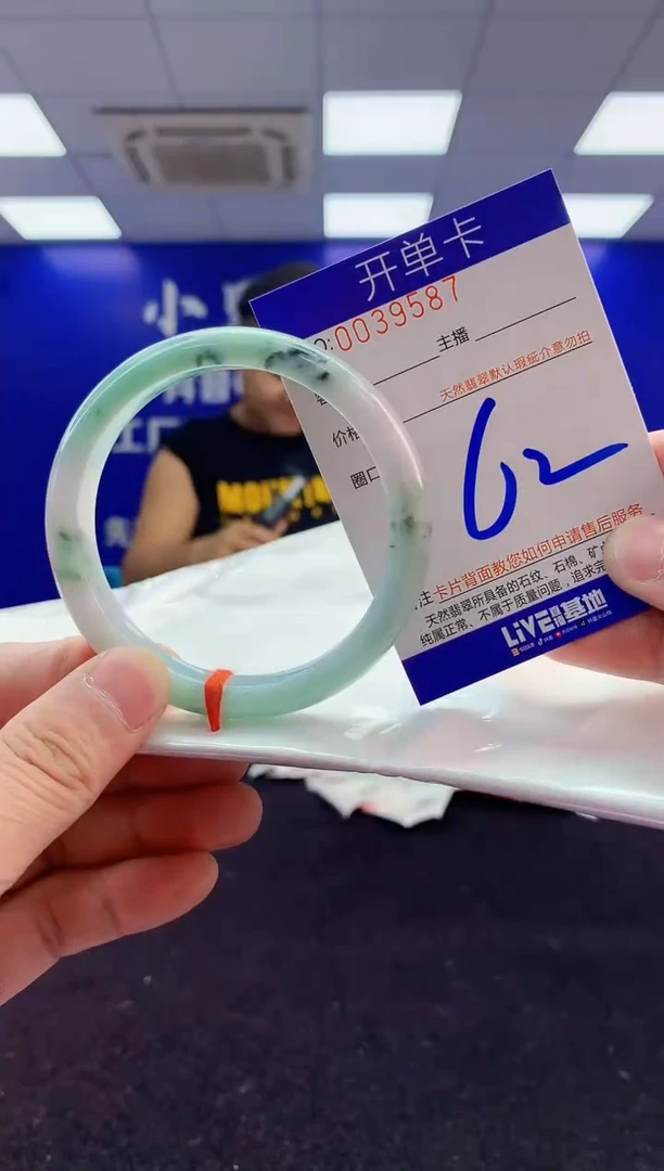 翡翠手镯未镶嵌3天然A货缅甸翡翠默认有瑕