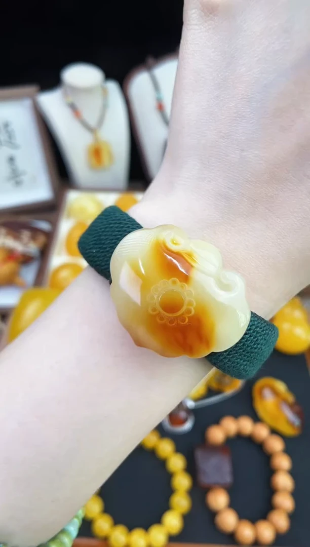 琥珀未镶嵌珠宝奇石柒月