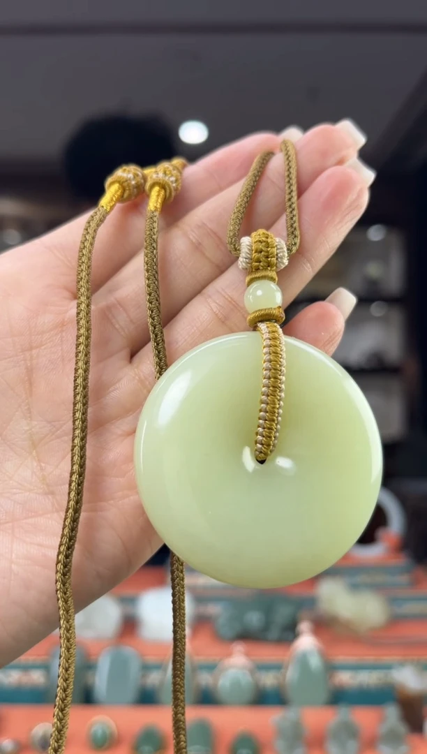 颈饰未镶嵌和田玉佩佩