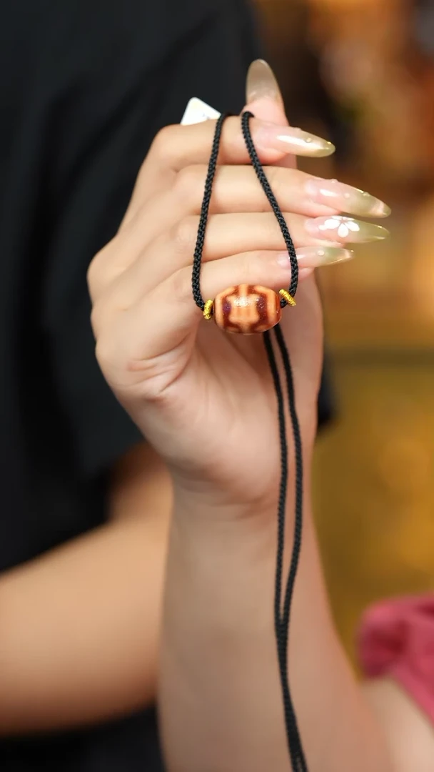 未镶嵌颈饰玛瑙/玉髓（覆膜）Q34432多样性发其一