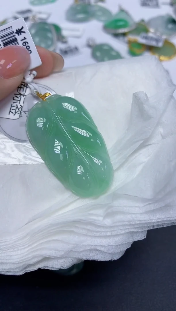 颈饰18K金镶嵌翡翠天然缅甸翡翠A货多样性发一件