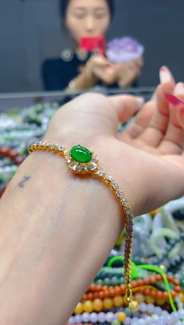 颈饰未镶嵌翡翠/R/翡翠A货，一件也是批发价