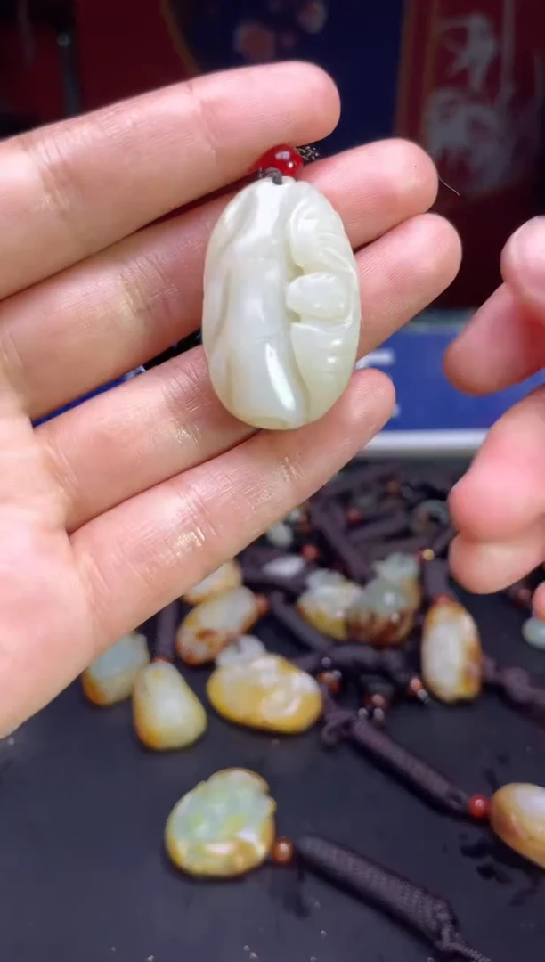 颈饰未镶嵌和田玉1