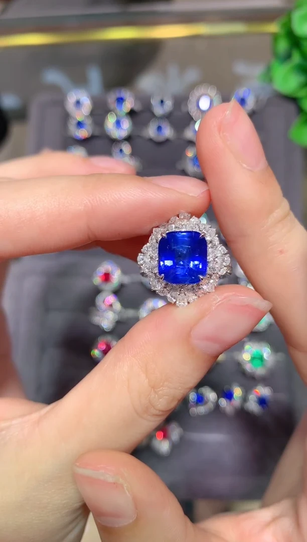 戒指蓝宝石18K金镶嵌5.02CT