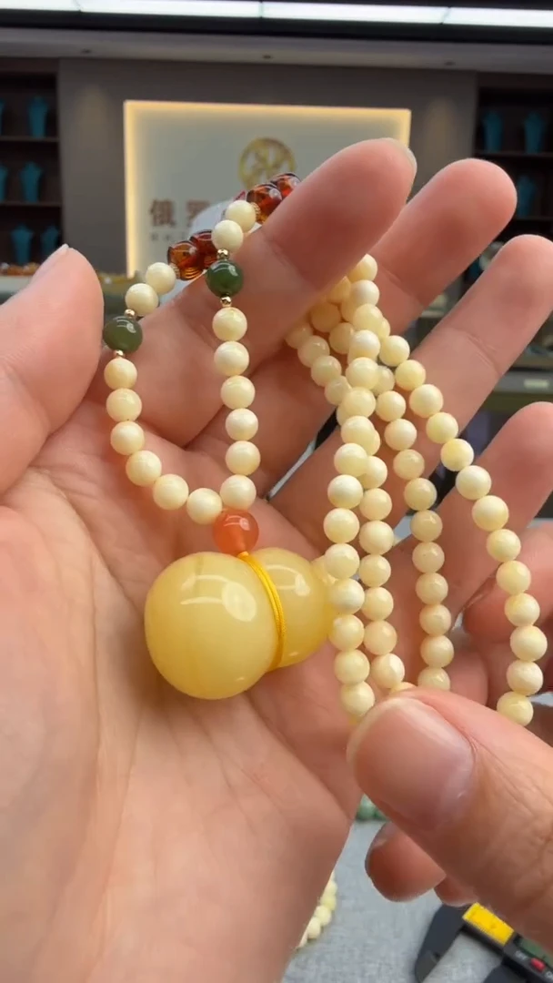 琥珀颈饰未镶嵌219秒拍号 假一罚三