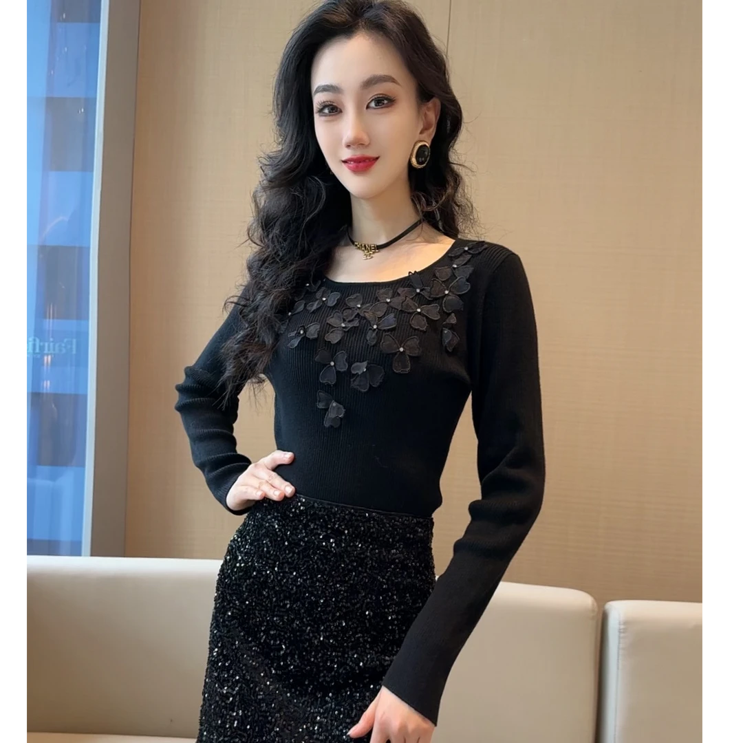 EF/意爱芙圆领前装饰花朵修身打底上衣MM16113