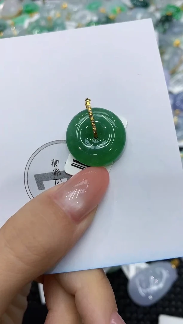 颈饰18K金镶嵌翡翠111111111111