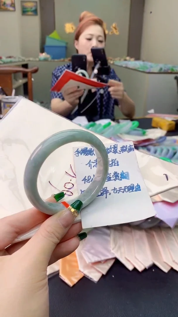翡翠手镯未镶嵌1069898797